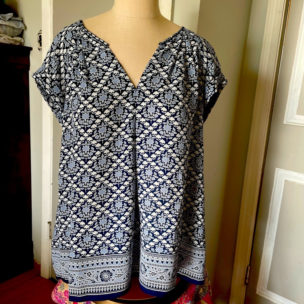 Navy blue and white top by max studio